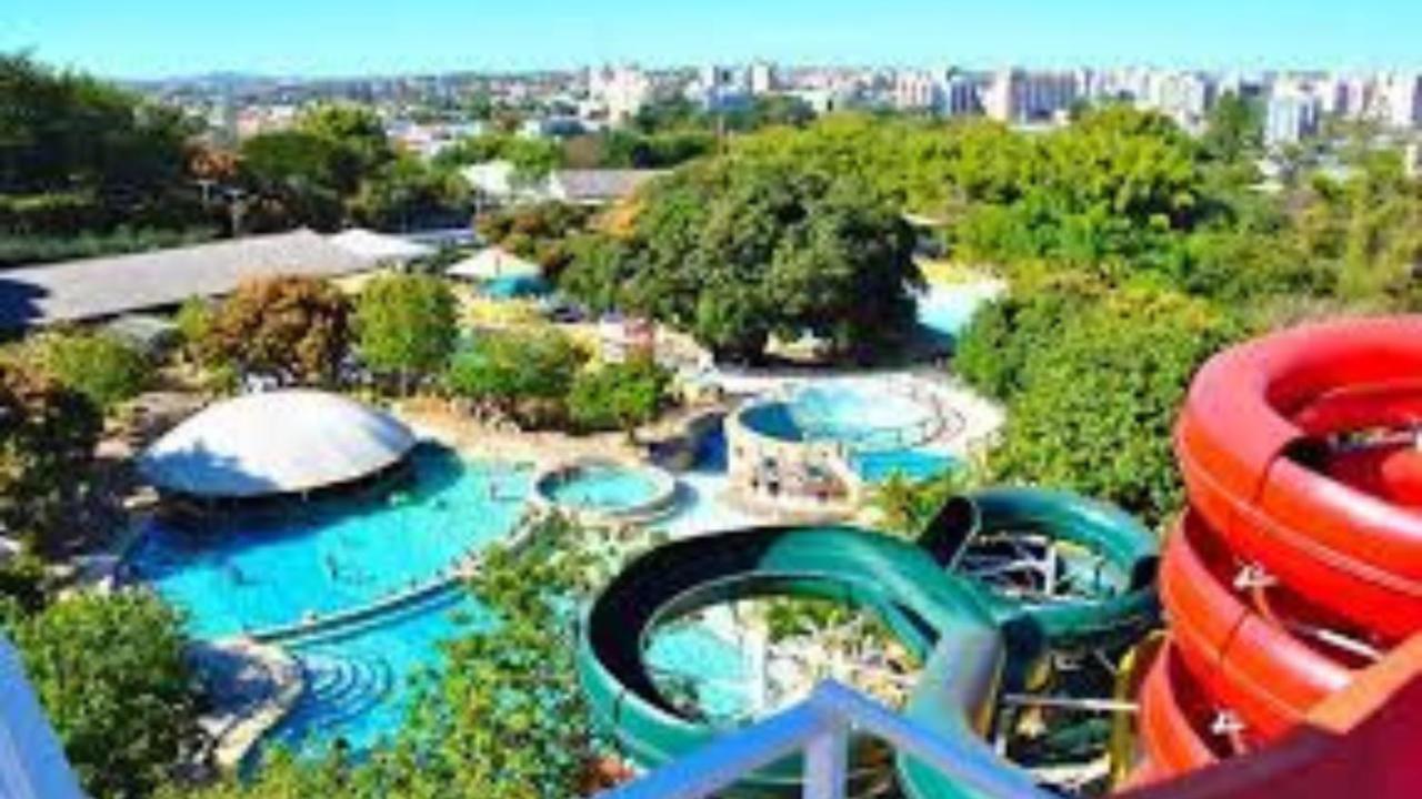 Hotel Piazza Di Roma Калдас Новас Екстериор снимка